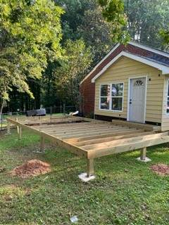 New backyard deck: Posts and beams