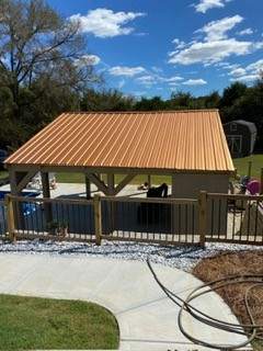 Pool pavilion: Metal roof